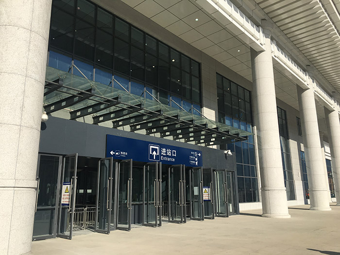 全國、省市政協(xié)委員體驗蘭渝鐵路、視察階州廣場