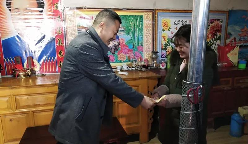 堅(jiān)持精準(zhǔn)幫扶，合力脫貧攻堅(jiān)——市龍江城鄉(xiāng)發(fā)展集團(tuán)、隴南太平洋財(cái)險(xiǎn)公司聯(lián)合開展幫扶文縣橋頭鎮(zhèn)安子坡村2019年春節(jié)慰問(wèn)活動(dòng)
