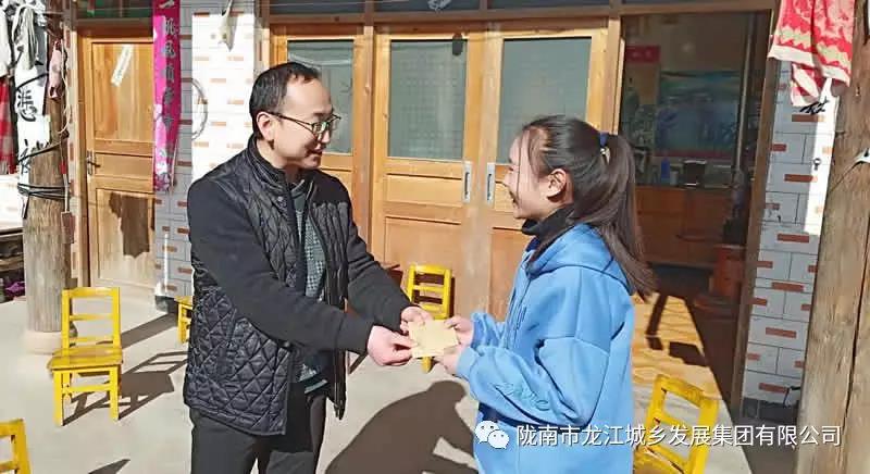 堅(jiān)持精準(zhǔn)幫扶，合力脫貧攻堅(jiān)——市龍江城鄉(xiāng)發(fā)展集團(tuán)、隴南太平洋財(cái)險(xiǎn)公司聯(lián)合開展幫扶文縣橋頭鎮(zhèn)安子坡村2019年春節(jié)慰問(wèn)活動(dòng)