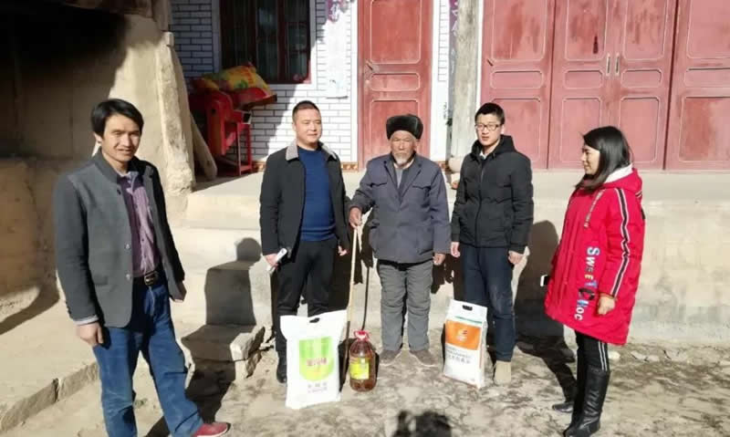 堅(jiān)持精準(zhǔn)幫扶，合力脫貧攻堅(jiān)——市龍江城鄉(xiāng)發(fā)展集團(tuán)、隴南太平洋財(cái)險(xiǎn)公司聯(lián)合開展幫扶文縣橋頭鎮(zhèn)安子坡村2019年春節(jié)慰問(wèn)活動(dòng)