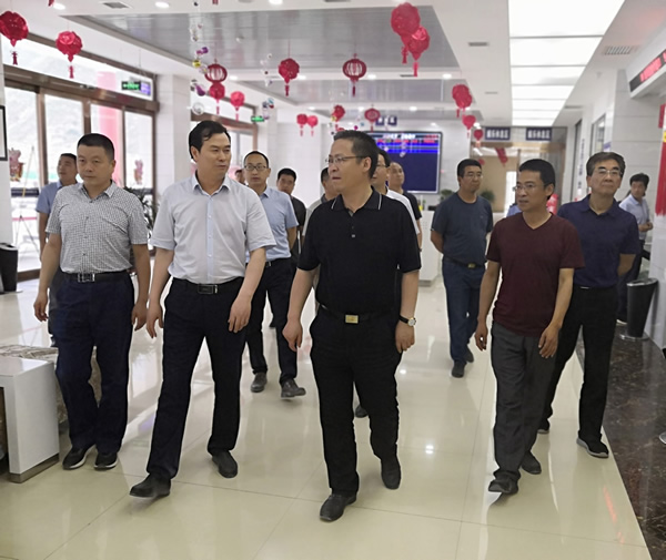 隴南市委常委、組織部部長楊郃調研指導市龍江城鄉(xiāng)發(fā)展集團公司黨建工作