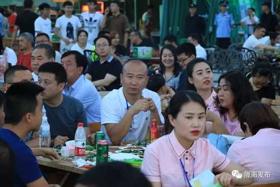 好嗨喲！隴南第一屆青島啤酒節(jié)開幕啦，為期8天