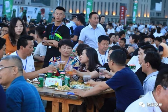 好嗨喲！隴南第一屆青島啤酒節(jié)開幕啦，為期8天