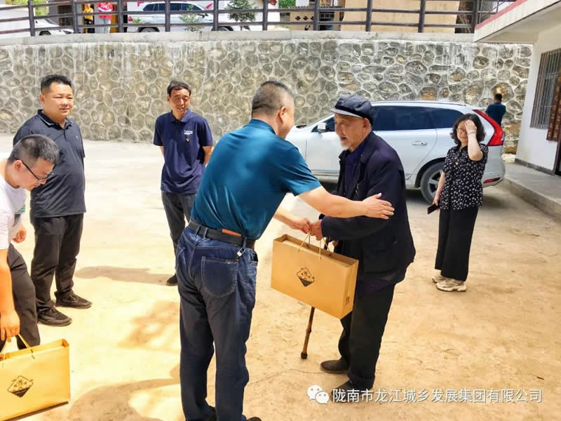 “感黨恩、憶黨史”，--市龍江城鄉(xiāng)發(fā)展集團(tuán)公司開展慶祝建黨99周年主題黨日活動(dòng)